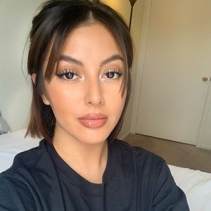 Meet your Posher, Adrina